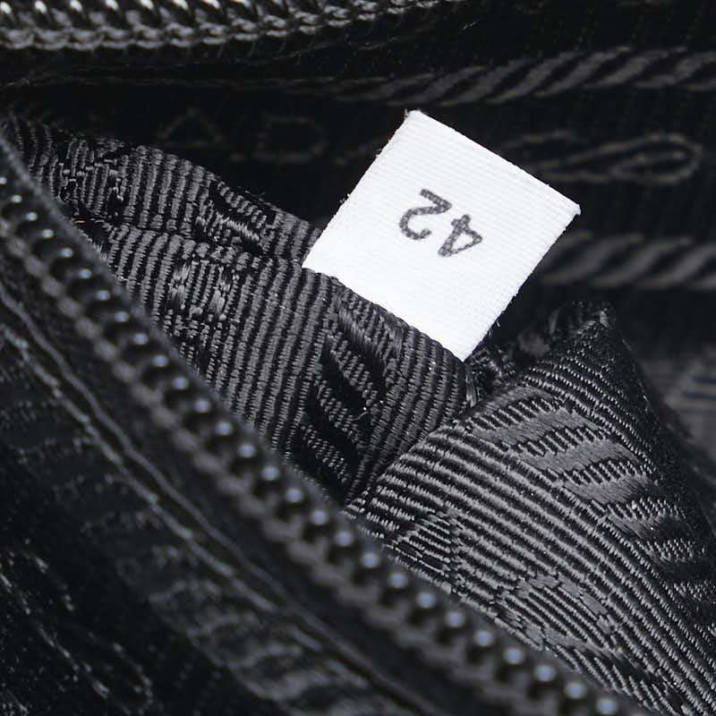 プラダ ヴェラ Re-Nylon トライアングルロゴ ナイロンポーチ