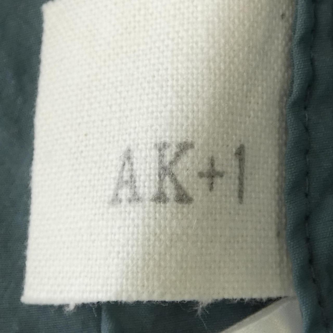 AK+1 トップス