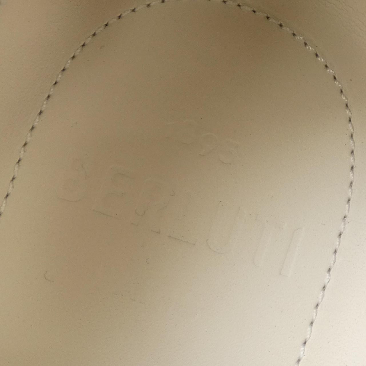 ベルルッティ スニーカー