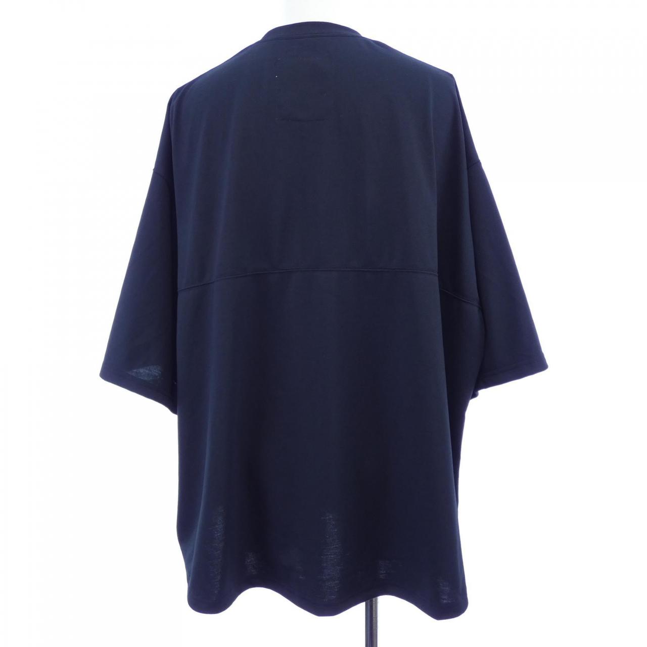 イズネス Tシャツ