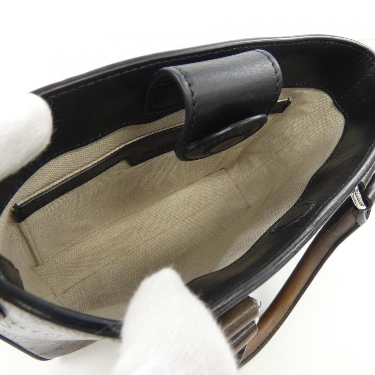 ベルルッティ トゥジュールガリバー スクリットレザー バッグ