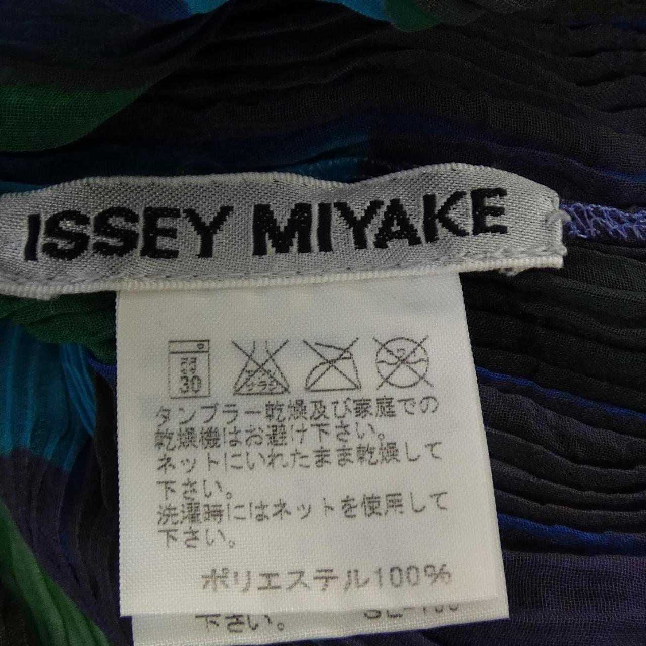 イッセイミヤケ トップス