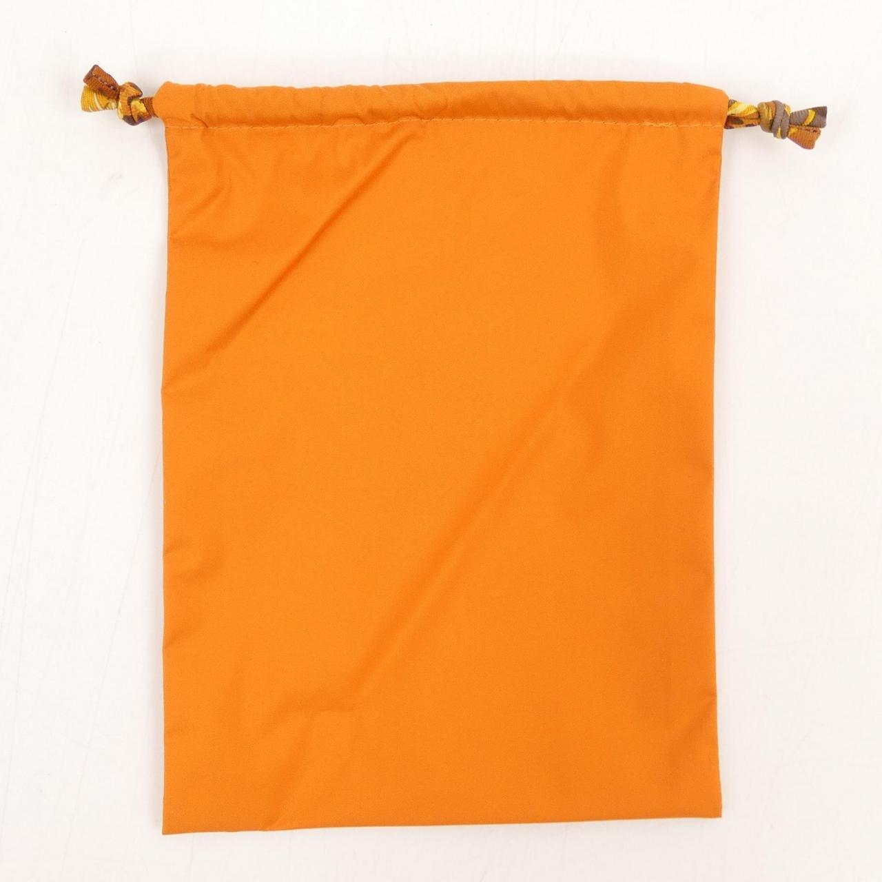 エルメス CAPUCHE IMPERMEABLE ET POCHETTE シルクショール