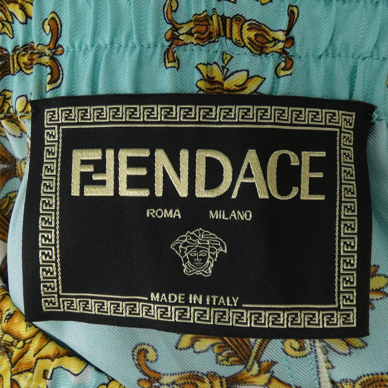 フェンダーチェ パンツ
