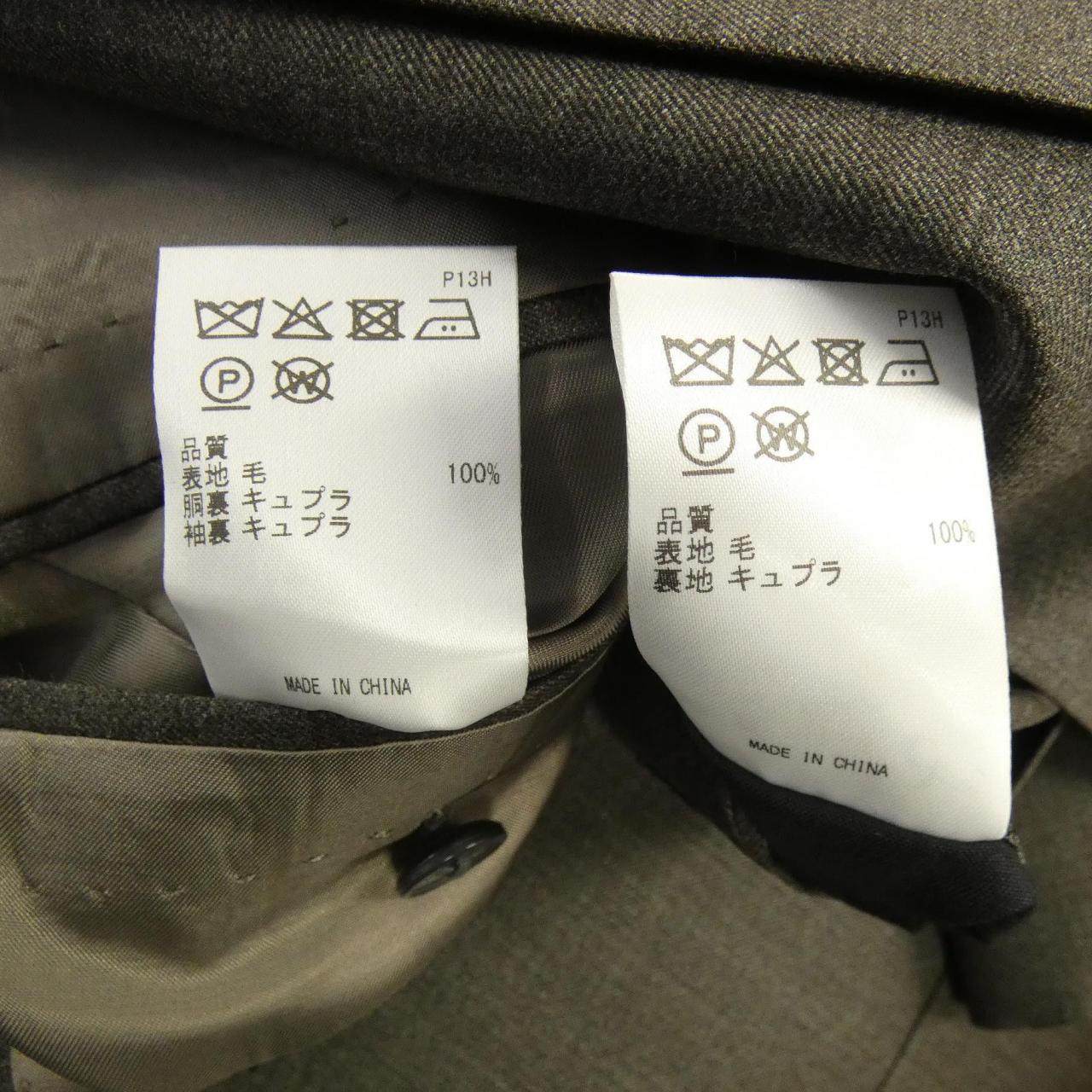 ゴタイリク スーツ
