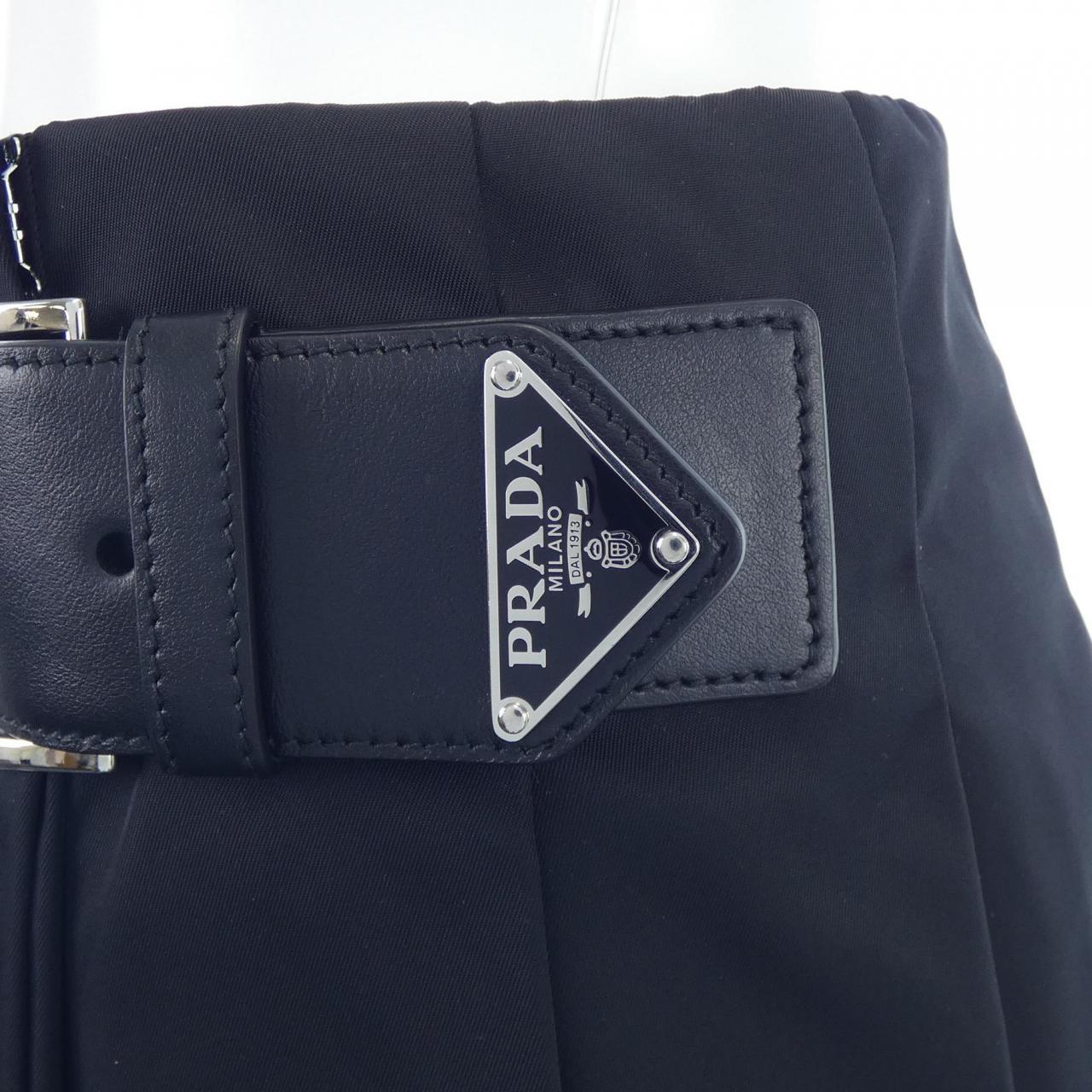 プラダ トライアングルロゴ RE-NYLON スカート