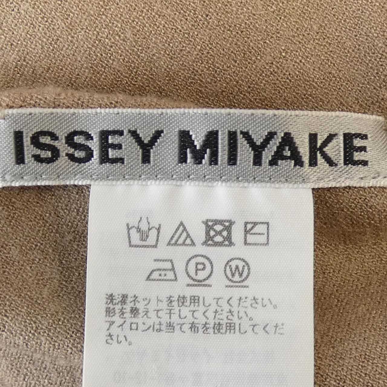 イッセイミヤケ ニットトップス