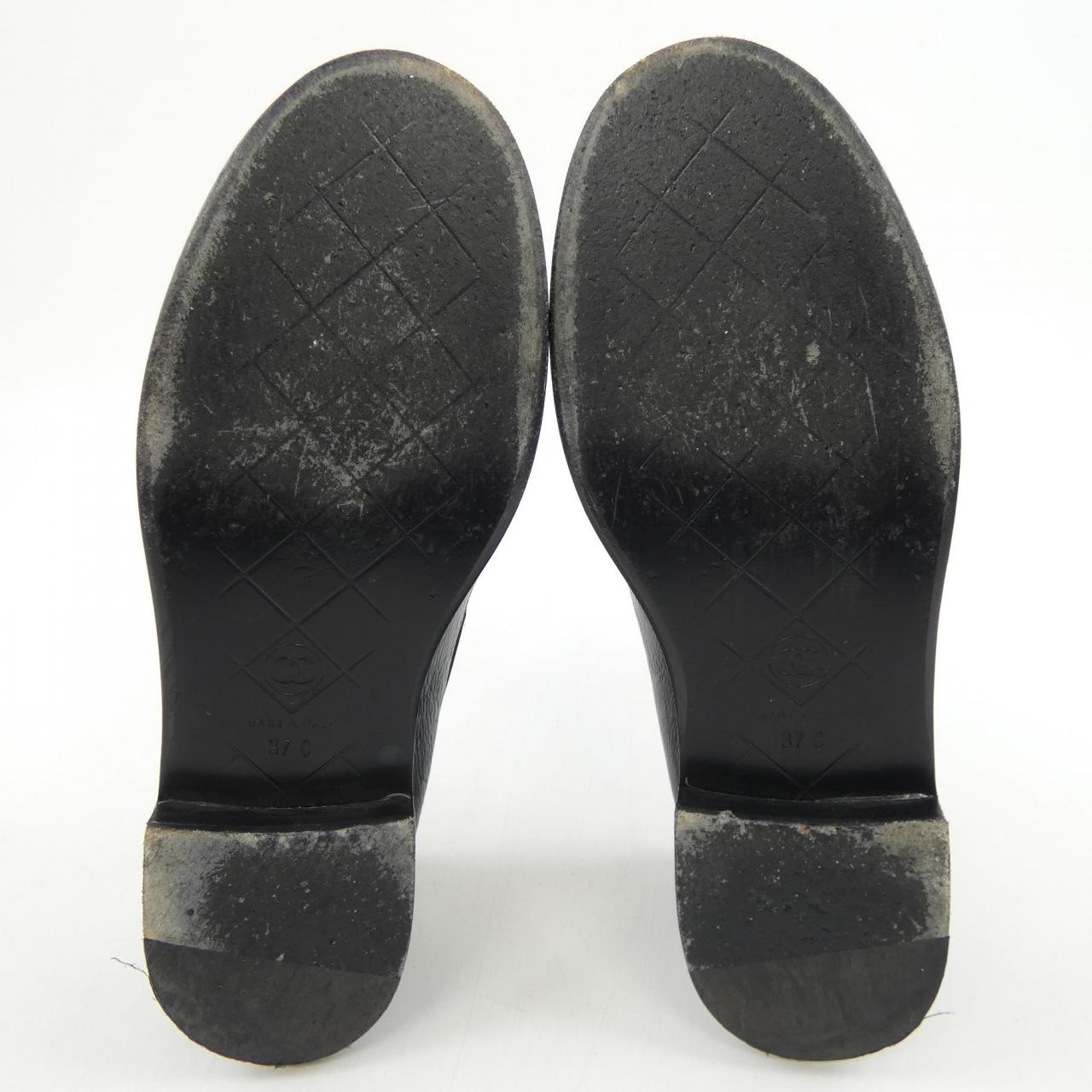 シャネル ターンロックモカシン クランプルラムスキンローファー