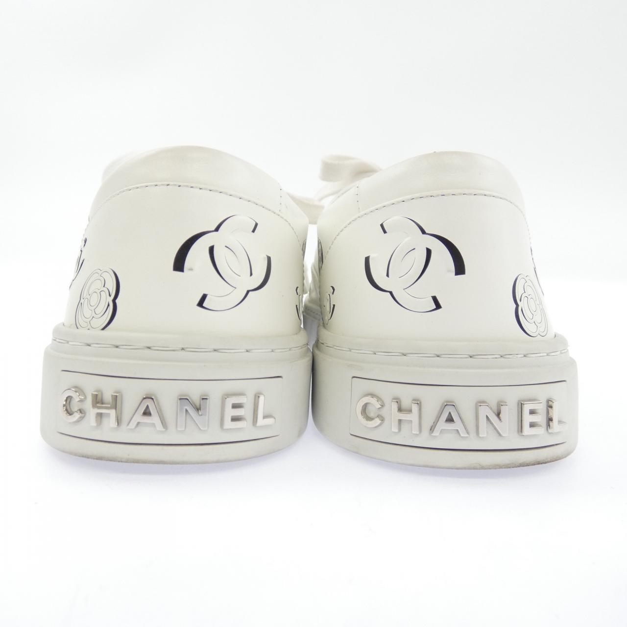 シャネル パテントカーフスキン グログラン スニーカー