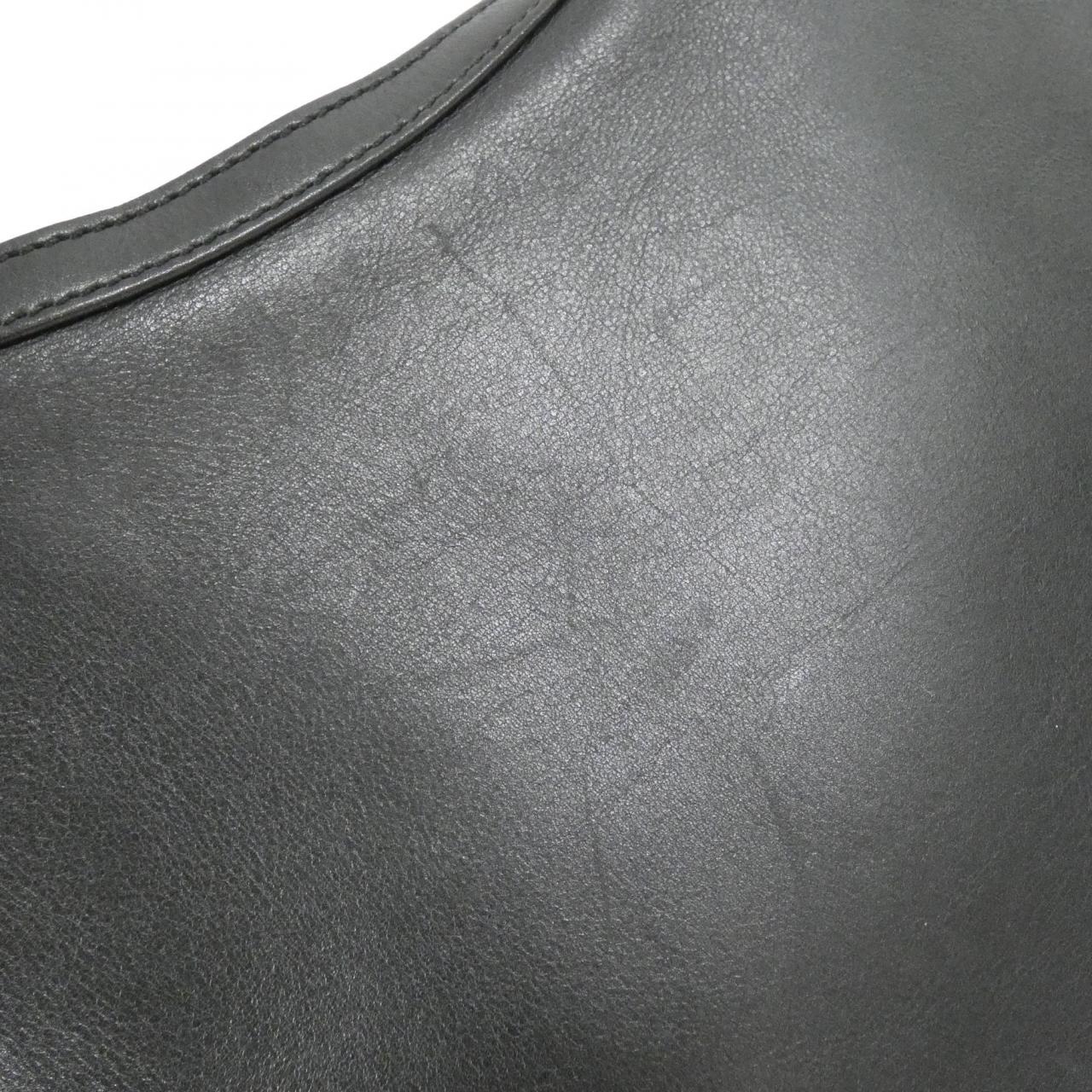 グッチ レザーショルダーバッグ