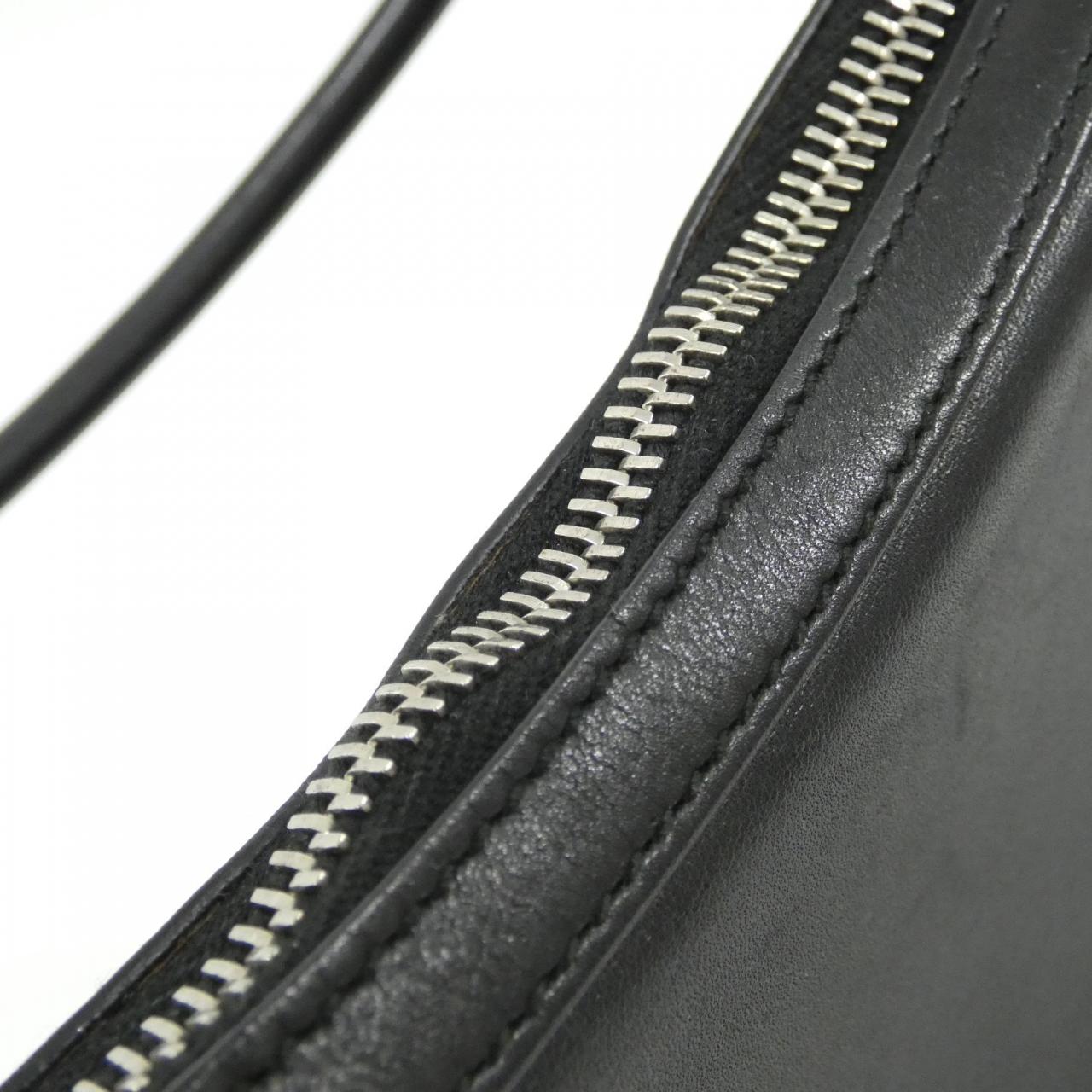 グッチ レザーショルダーバッグ