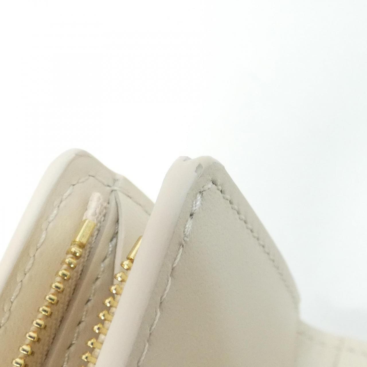 ルイヴィトン マヒナ レザー 財布