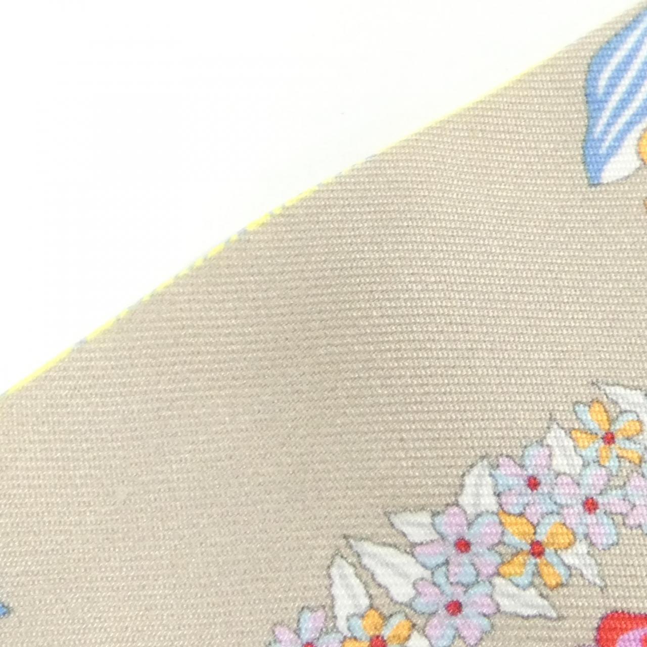 エルメス BRIDES DE GALA FLEURS シルクスカーフ