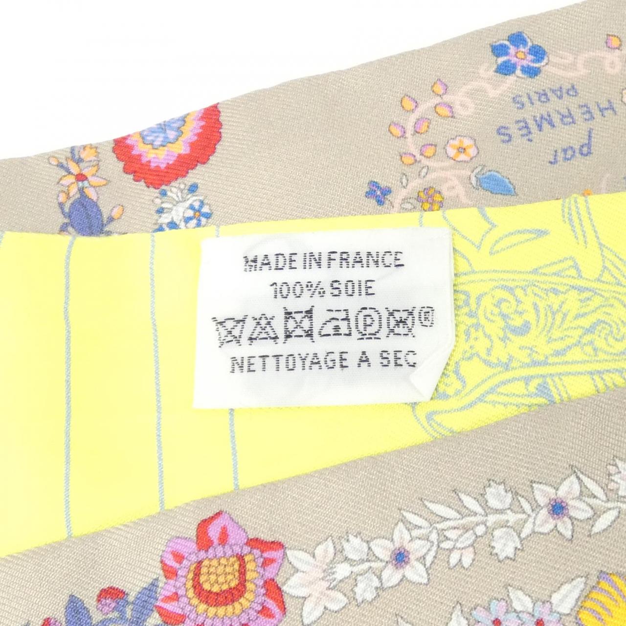 エルメス BRIDES DE GALA FLEURS シルクスカーフ