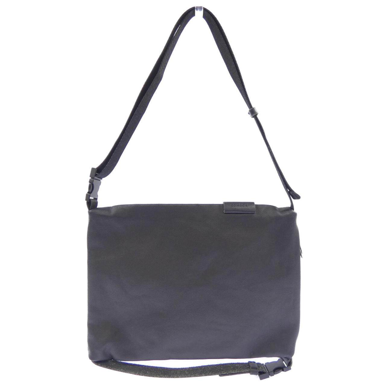 コートエシエル Inn M Sleek ショルダーバッグ
