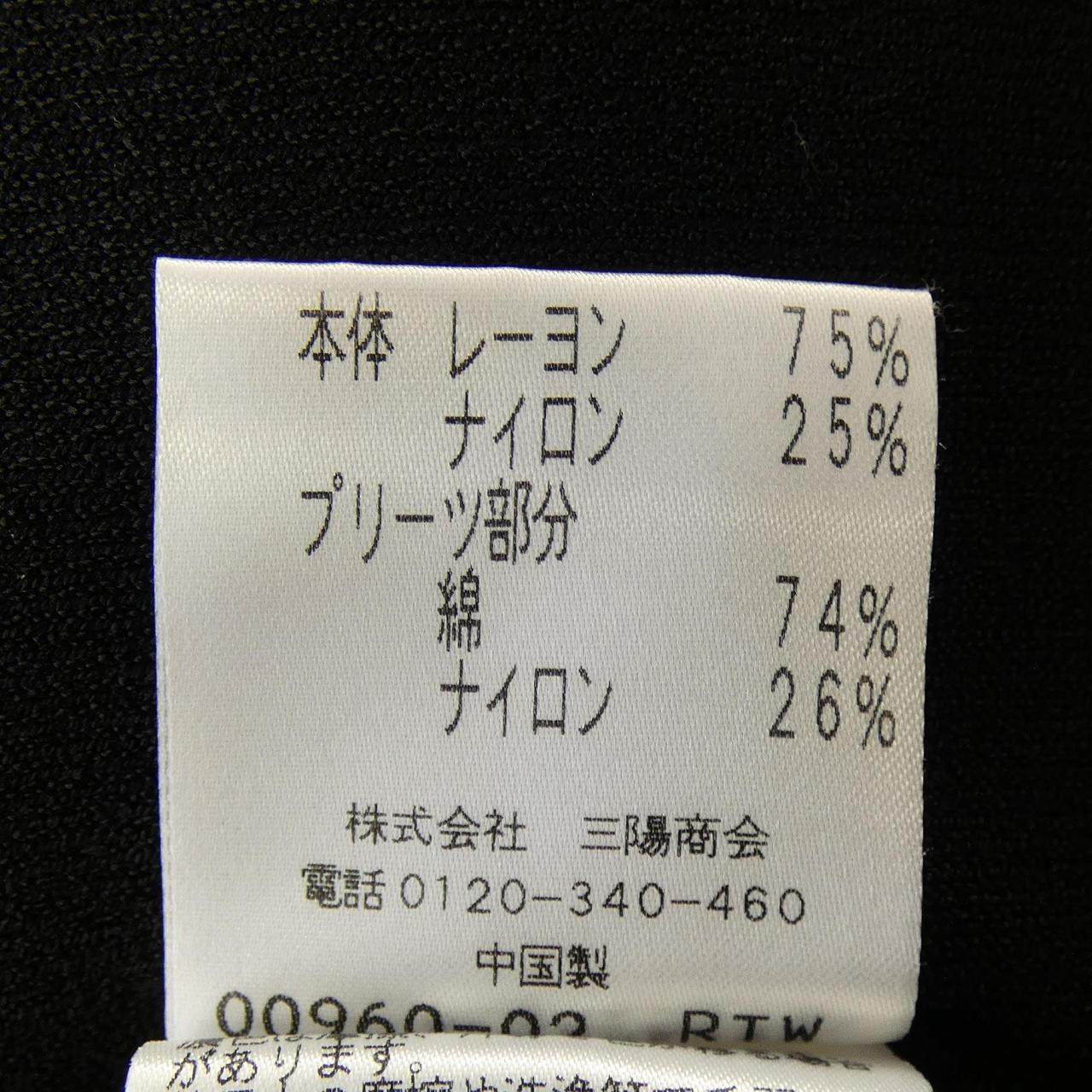 トゥービーシック トップス