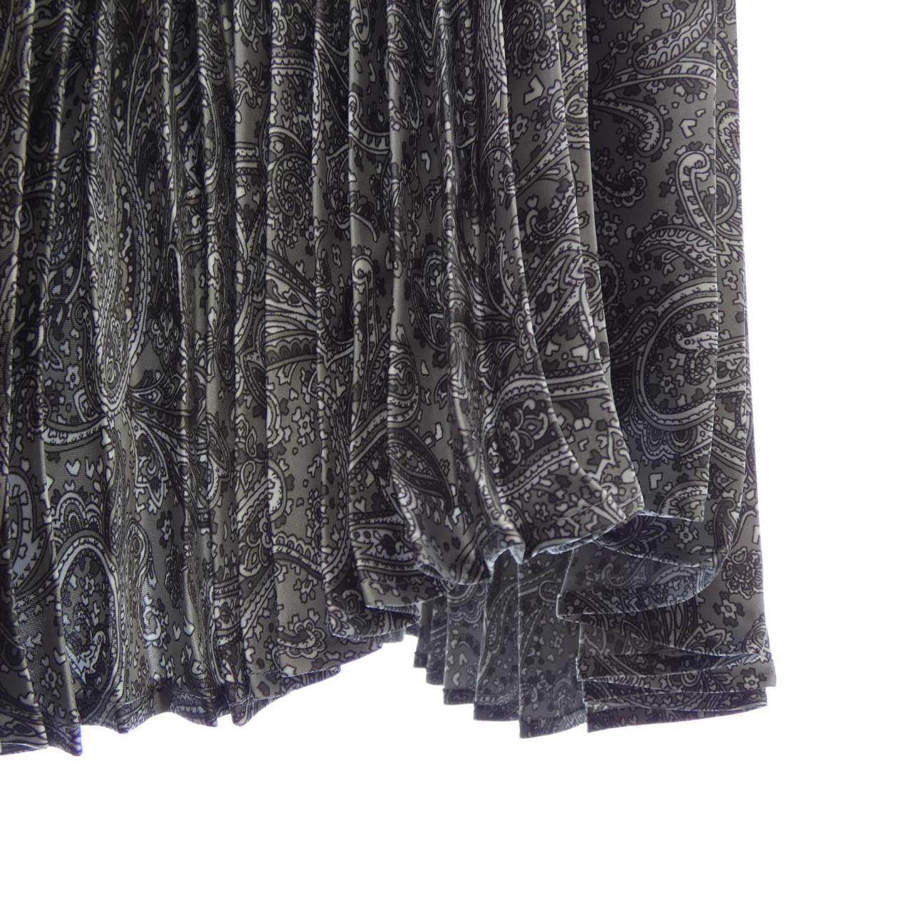 アッパーハイツ スカート