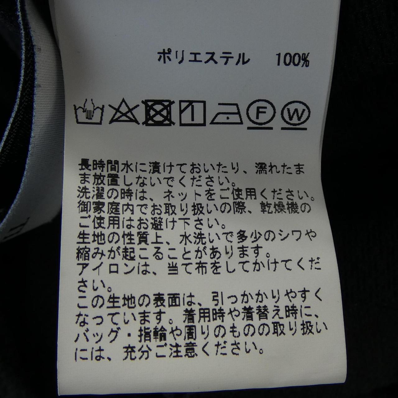 ティアラ トップス