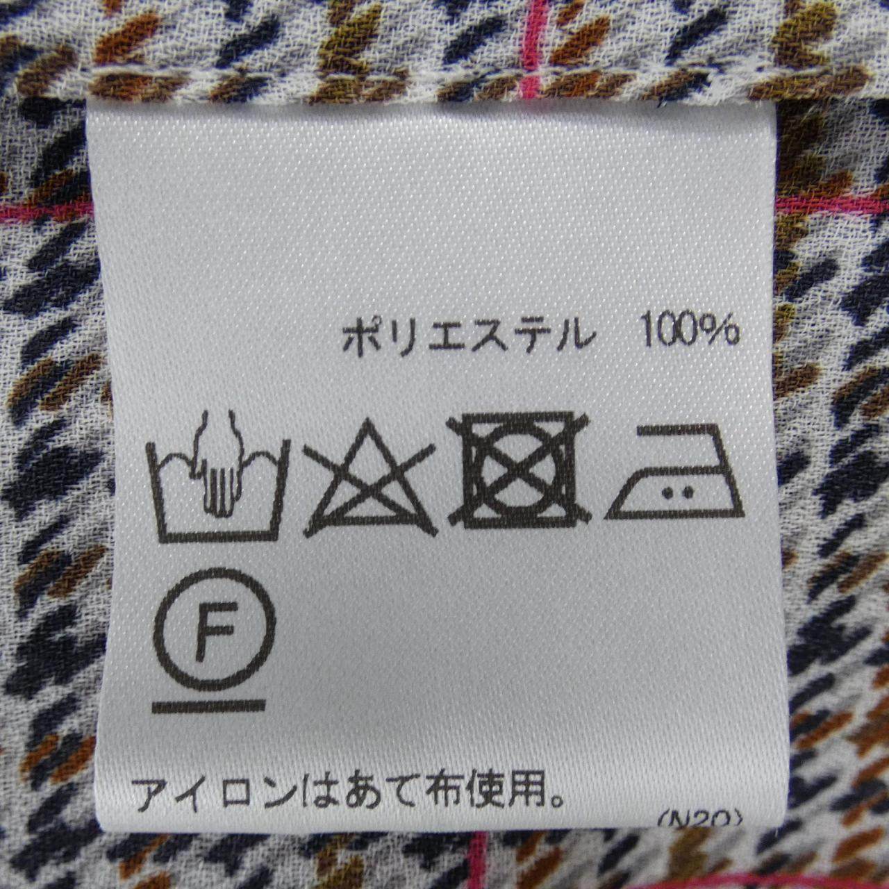 アクアスキュータム トップス