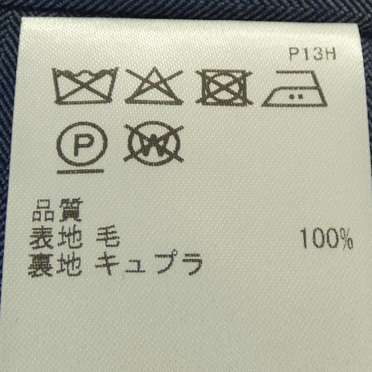 ゴタイリク スーツ
