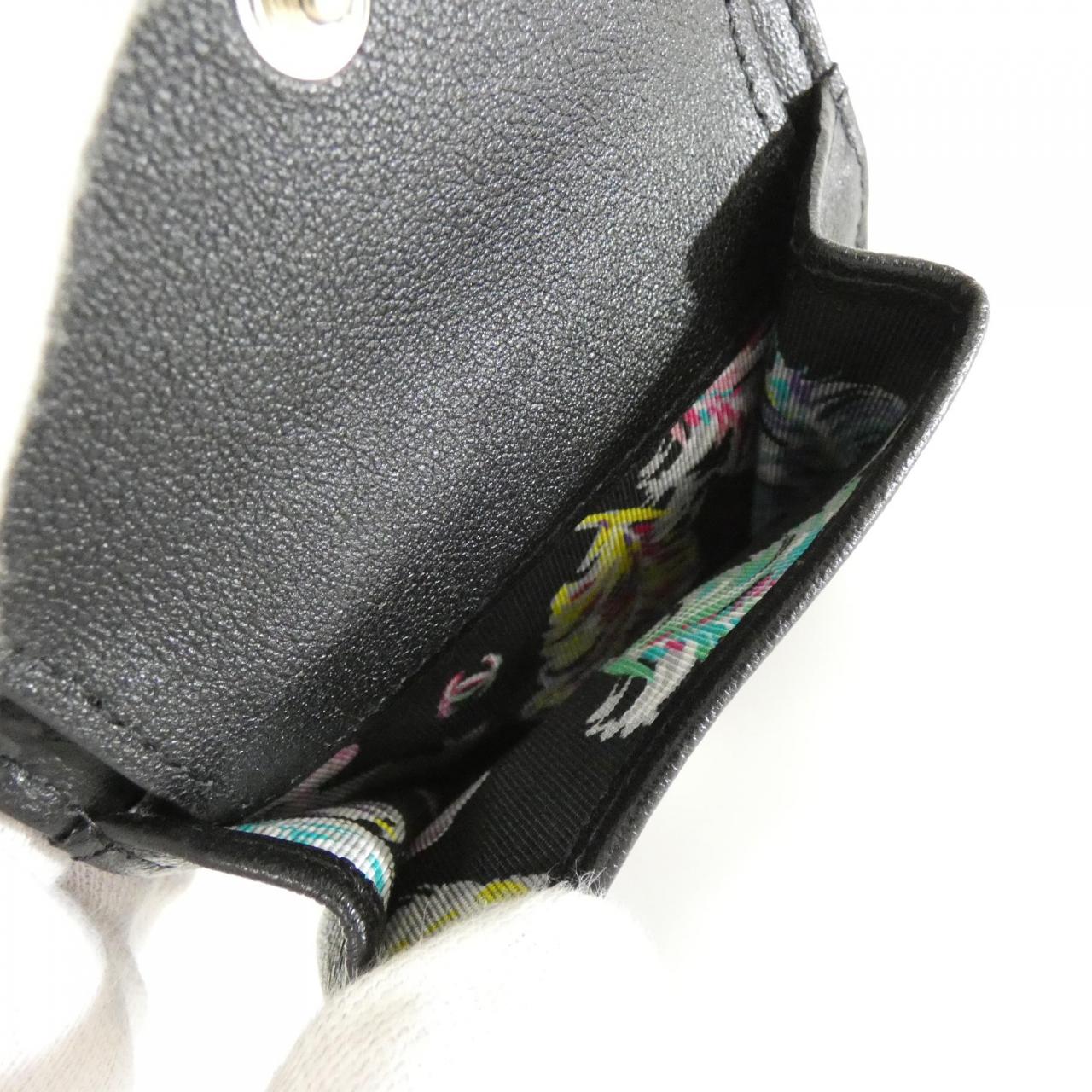 シャネル ラムスキン 二つ折り財布