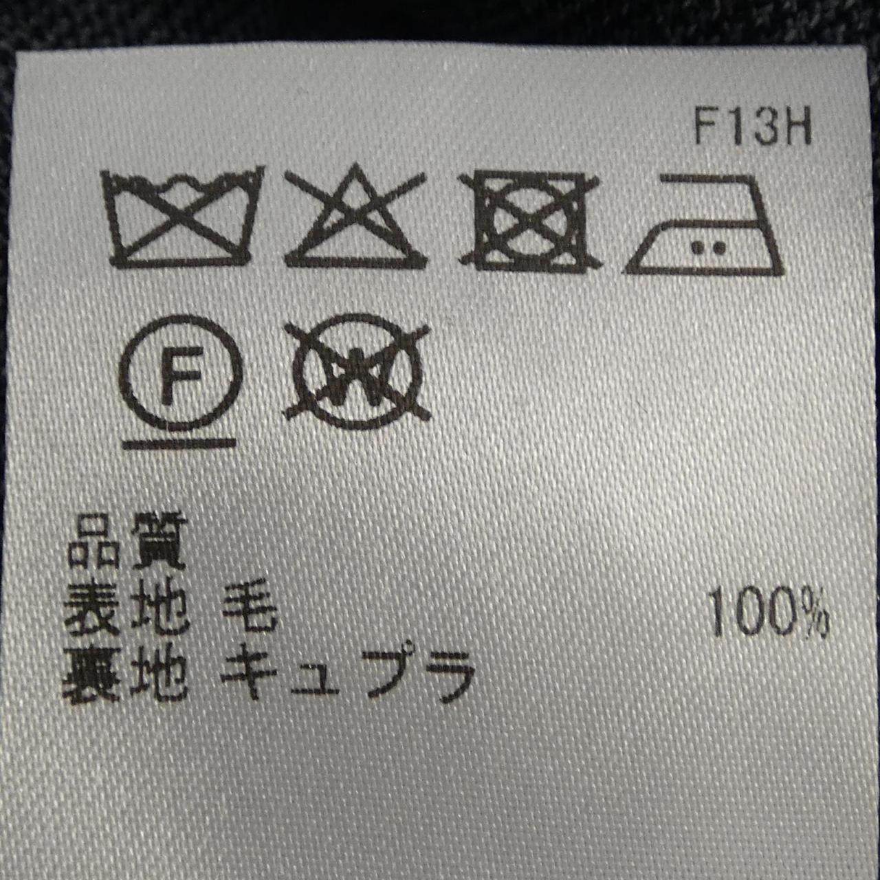 ゴタイリク スーツ