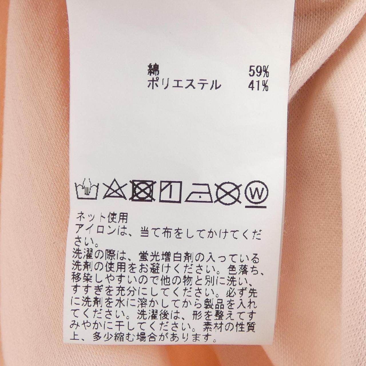 インゲボルグ トップス
