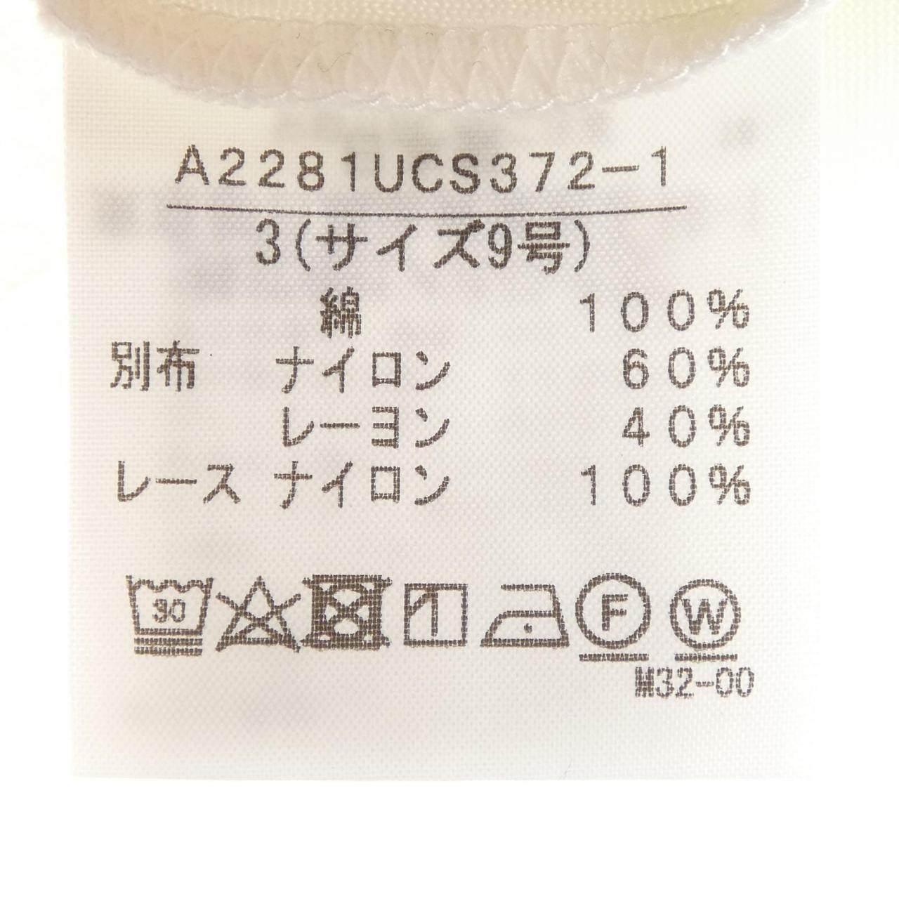 インゲボルグ トップス