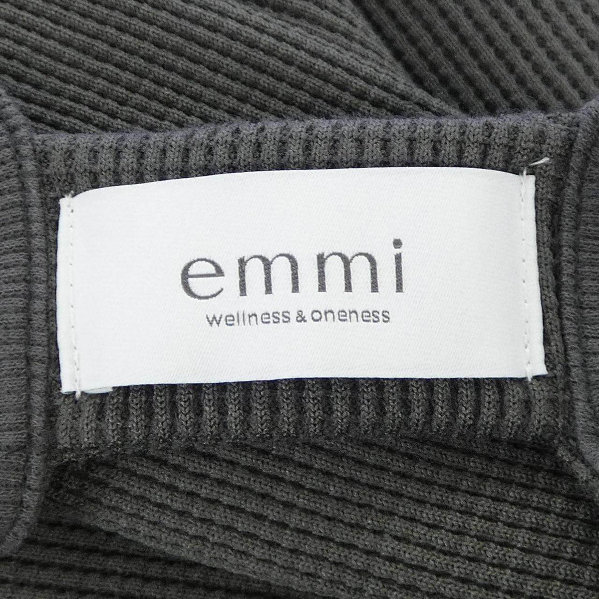 エミ トップス