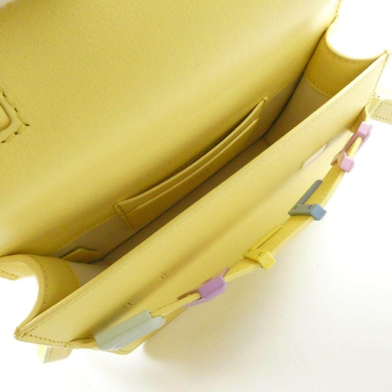 バリー LOGO CROSSBODY レザーショルダーバッグ
