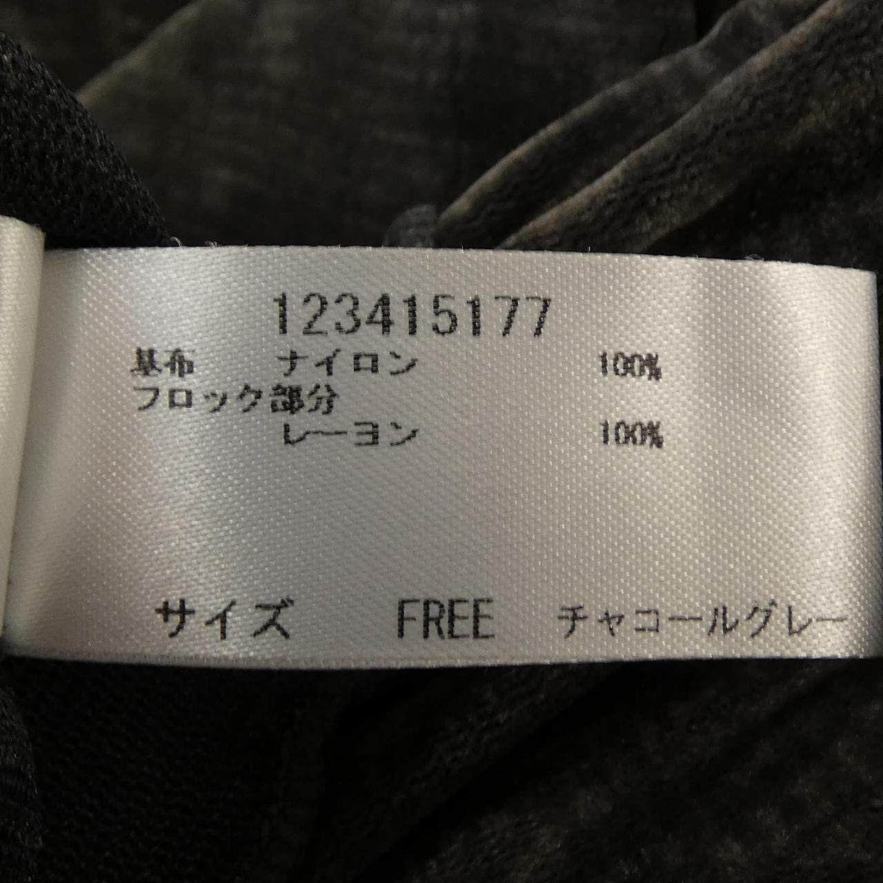 シールームリン トップス