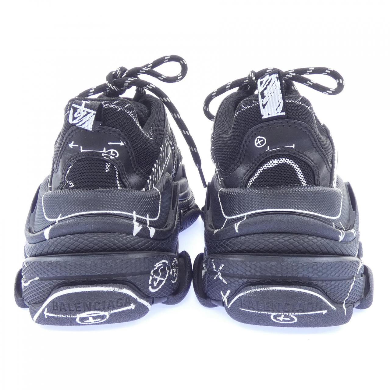バレンシアガ Triple S スニーカー