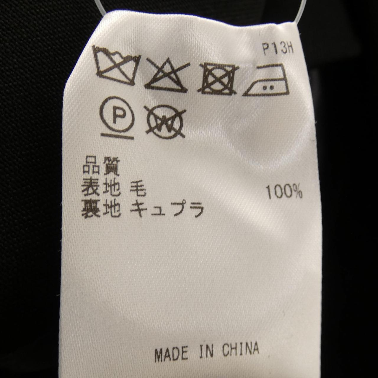 ゴタイリク スーツ