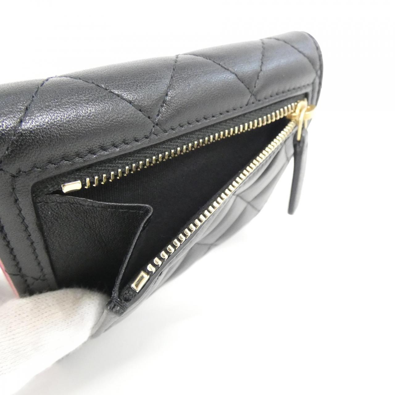 シャネル ラムスキン財布