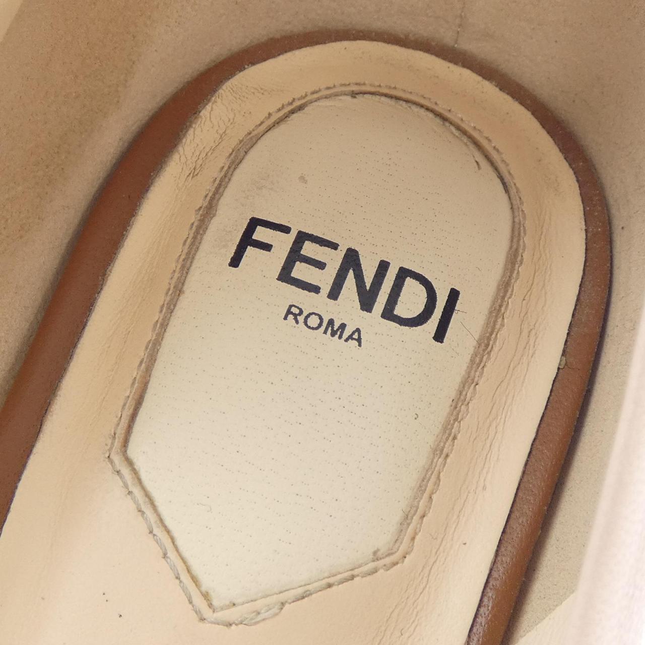 フェンディ レザーパンプス