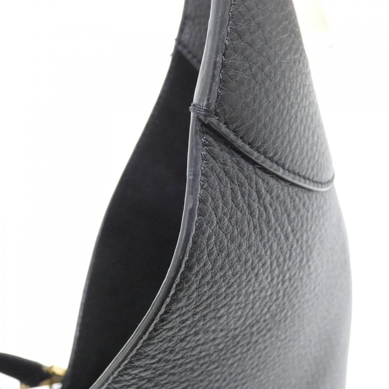 イヴサンローラン LE 5 À 7 カーフ ショルダーバッグ