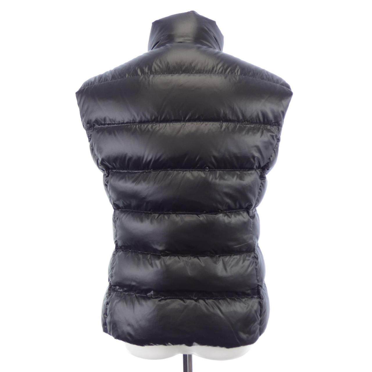 プラダ ダウンベスト