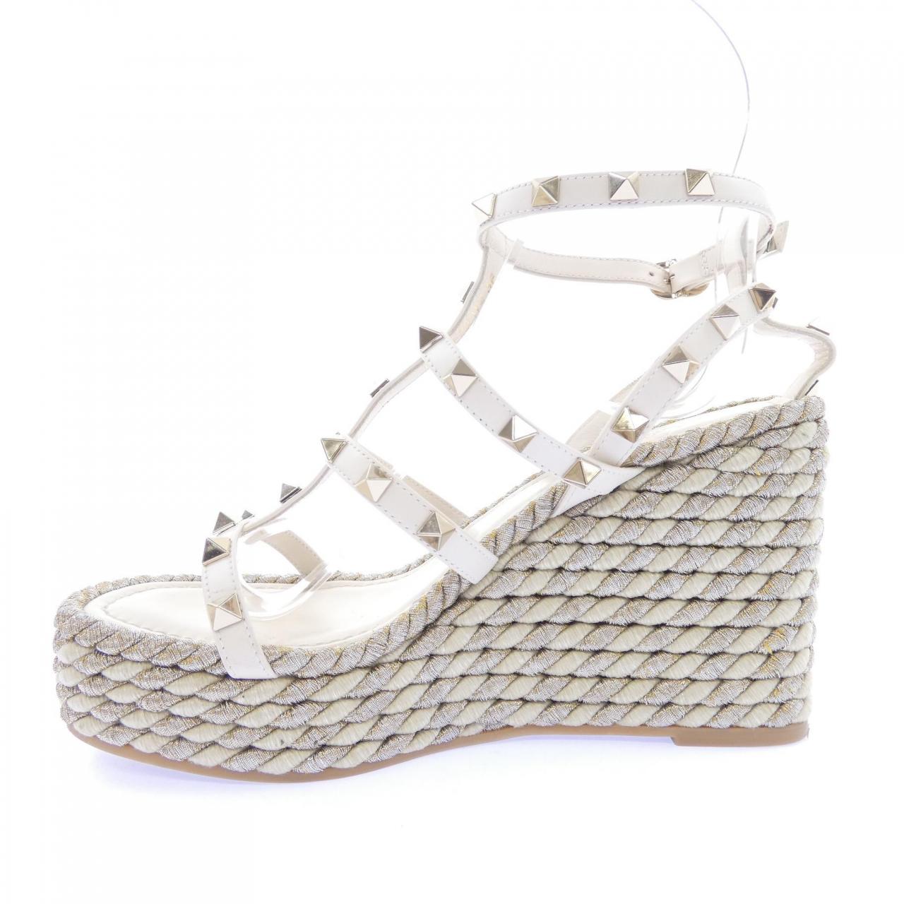 ヴァレンティノガラヴァーニ レザーサンダル
