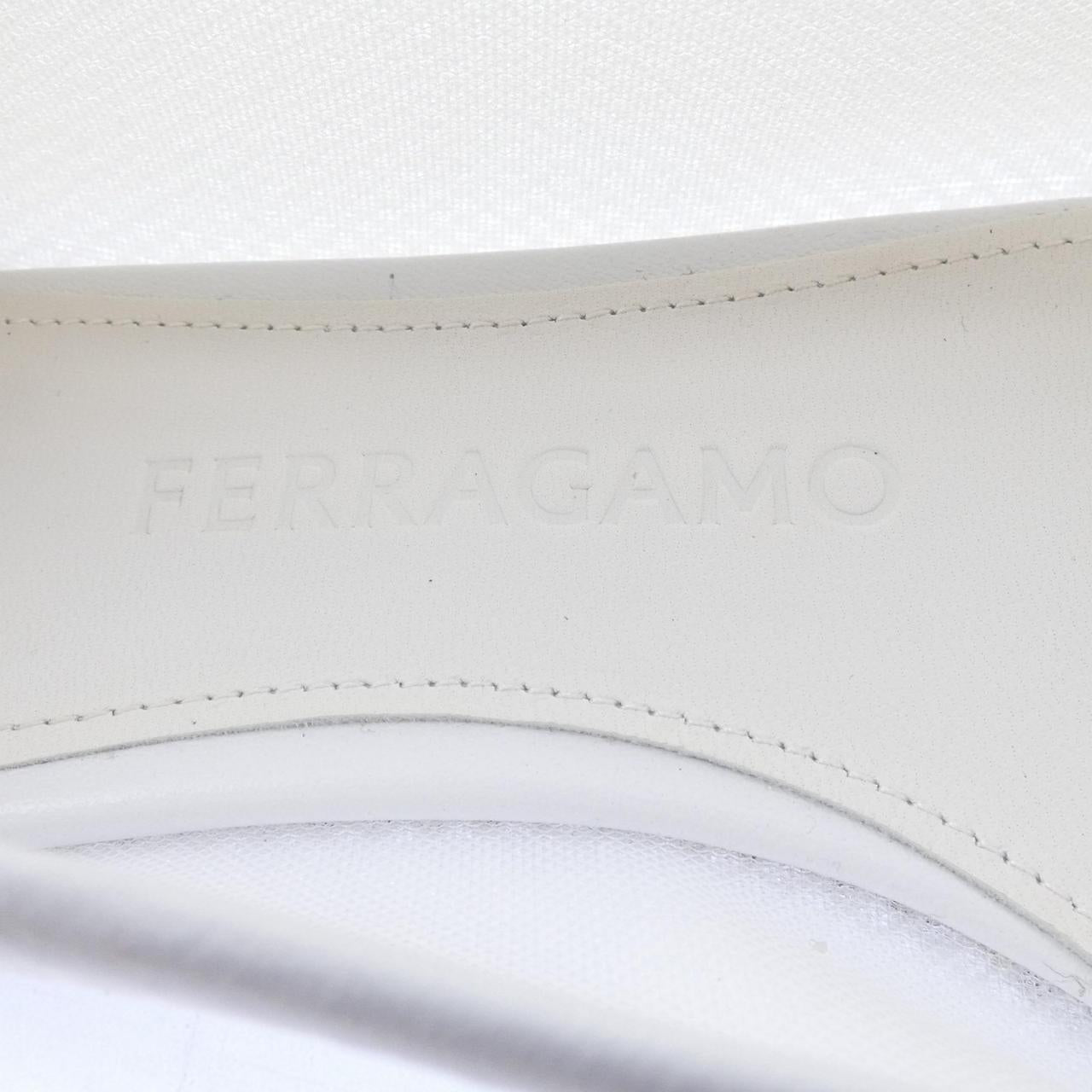 サルヴァトーレ フェラガモ レザーシューズ