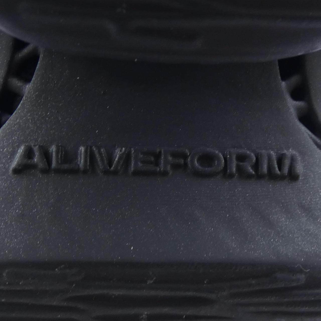 ALIVEFORM スニーカー