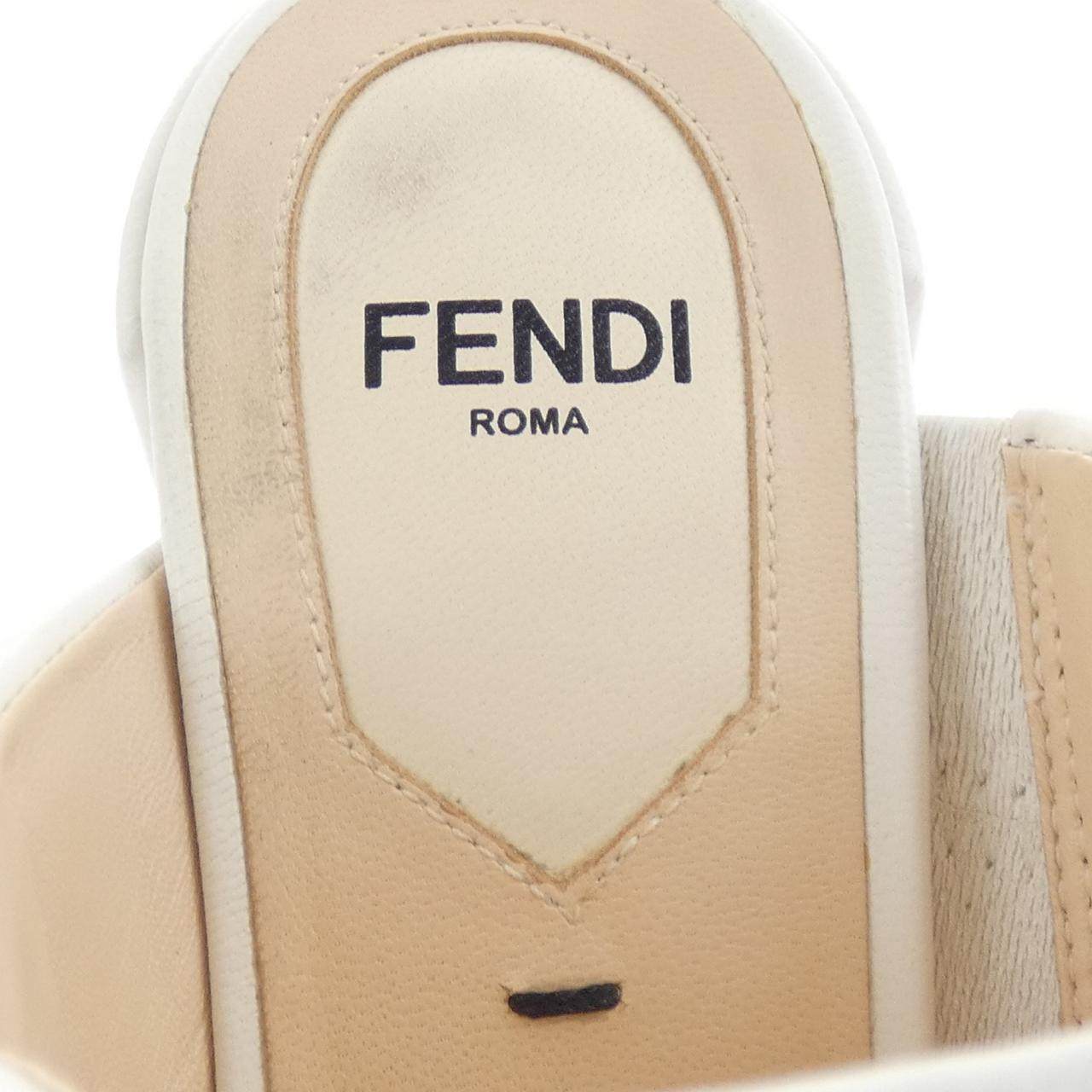 フェンディ レザーサンダル