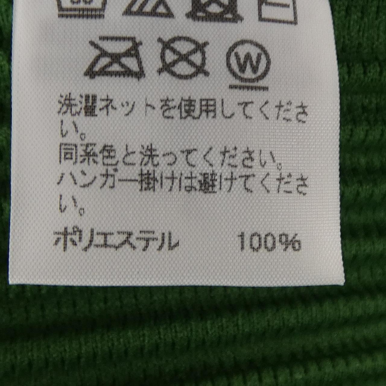 オムプリッセイッセイミヤケ トップス