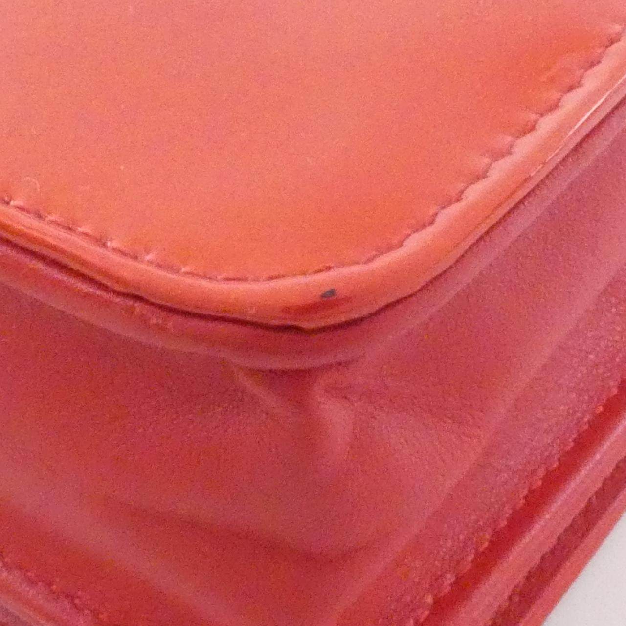 シャネル エナメル チェーンウォレット