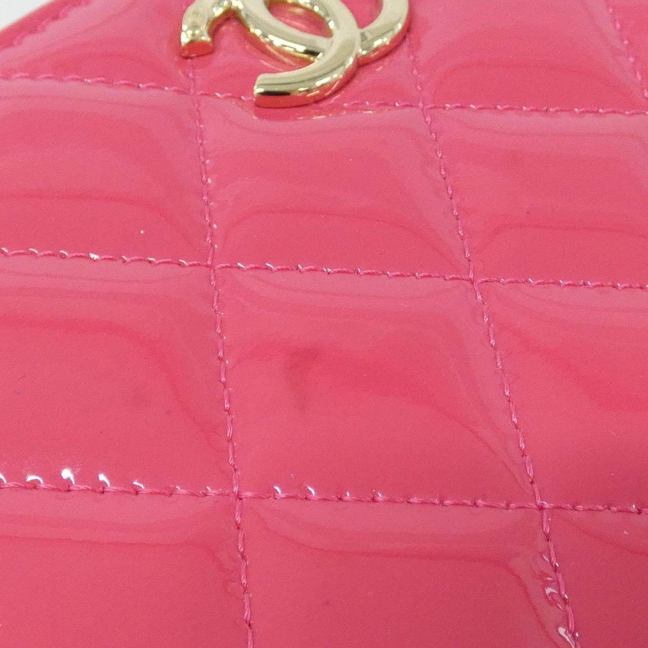 シャネル エナメルラムスキン長財布