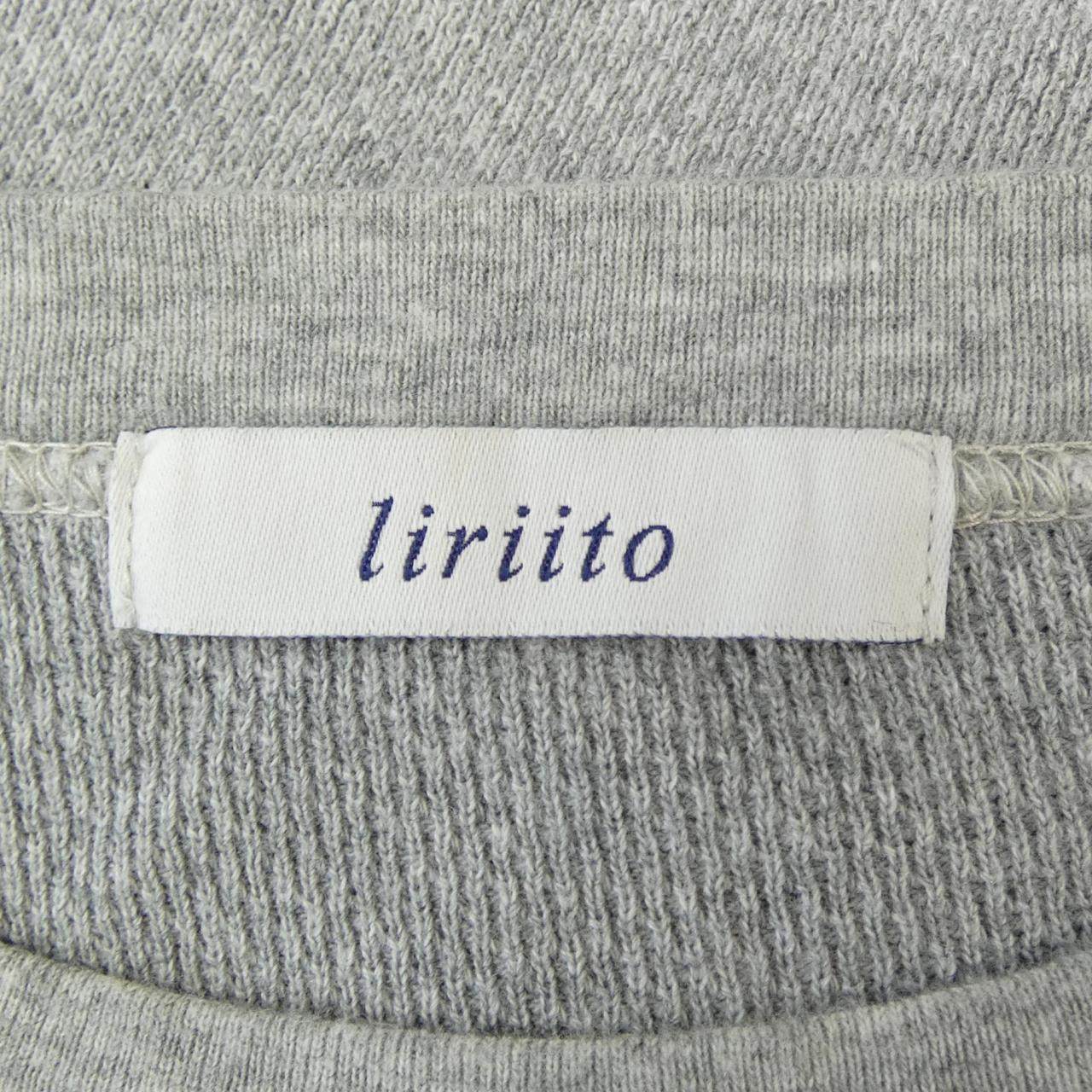 LIRIITO トップス