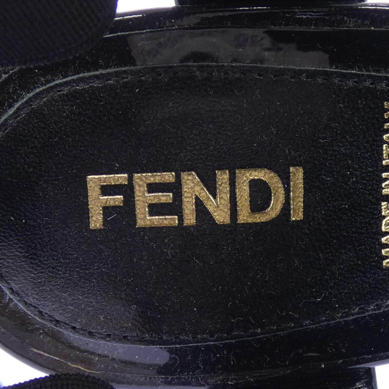 フェンディ レザーサンダル