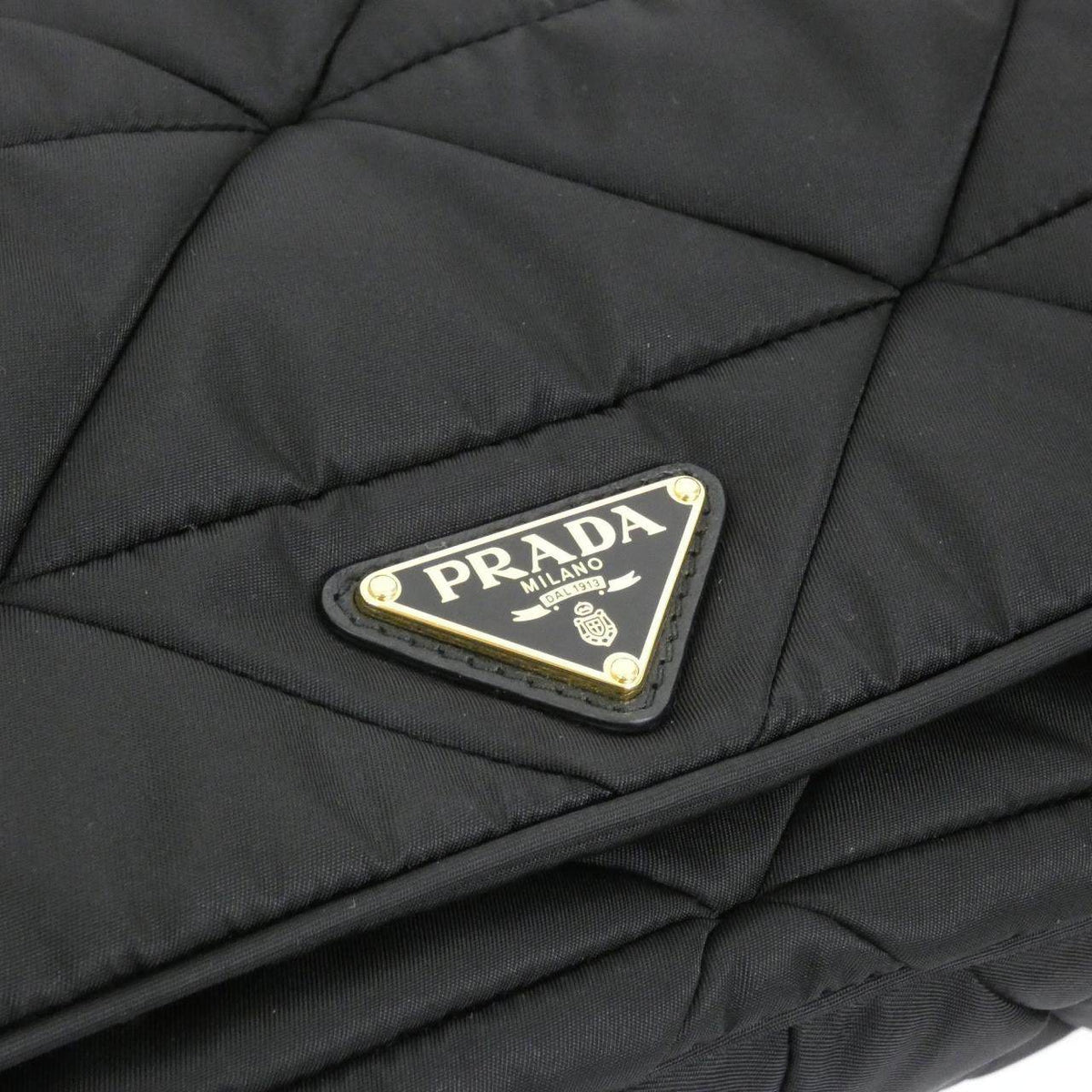 プラダ テスートキルティング ショルダーバッグ