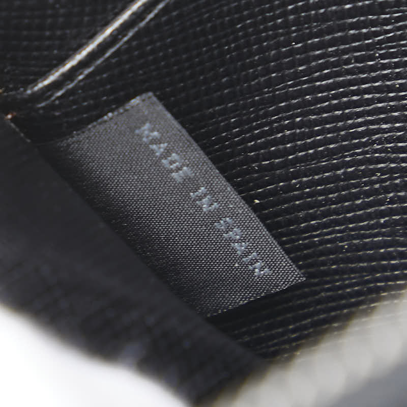 プラダ トライアングルロゴプレート レザー長財布