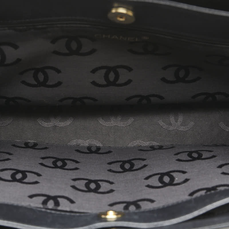 シャネル ココマーク マトラッセラムスキン ショルダーバッグ