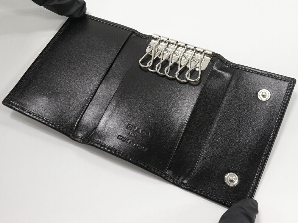 プラダ Vitello Box 6 キーケース カーフ ネロ M25U